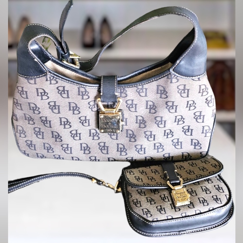 Dooney & Bourke 2PC SET Signature Logo Shoulder Bag & Wristlet